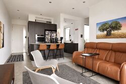 Suites Twenty-Two (D15), Apartment #607398801